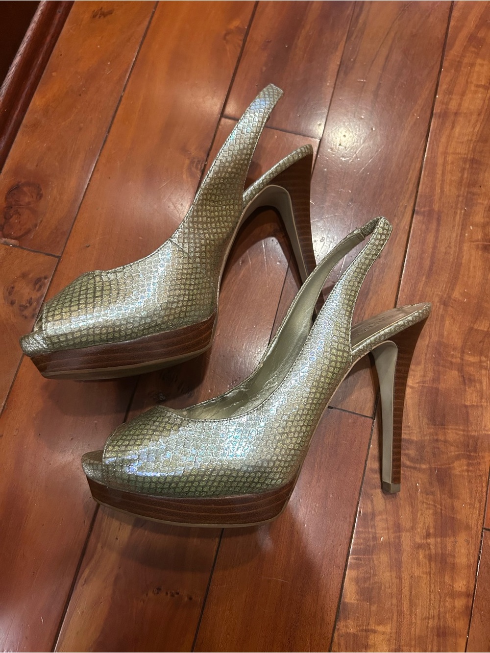 Vintage women’s Metallic Gold Peep-Toe Slingback Platform Heels